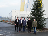 Ortsbegehung mit ( v.l.n.r.): Leandros Lazaridis (Enercity), Torsten Evertz, Adrian Horbert (HELLA), Hendrik Henneböhl (Bürgermeister Stadt Erwitte), Markus Brunnen (HELLA)